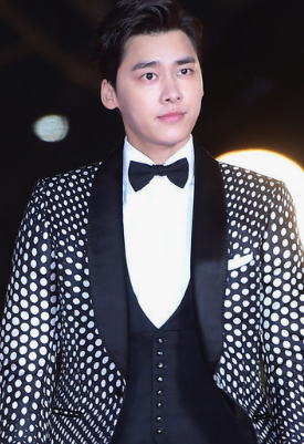 프라다 엠버서더의 저주?