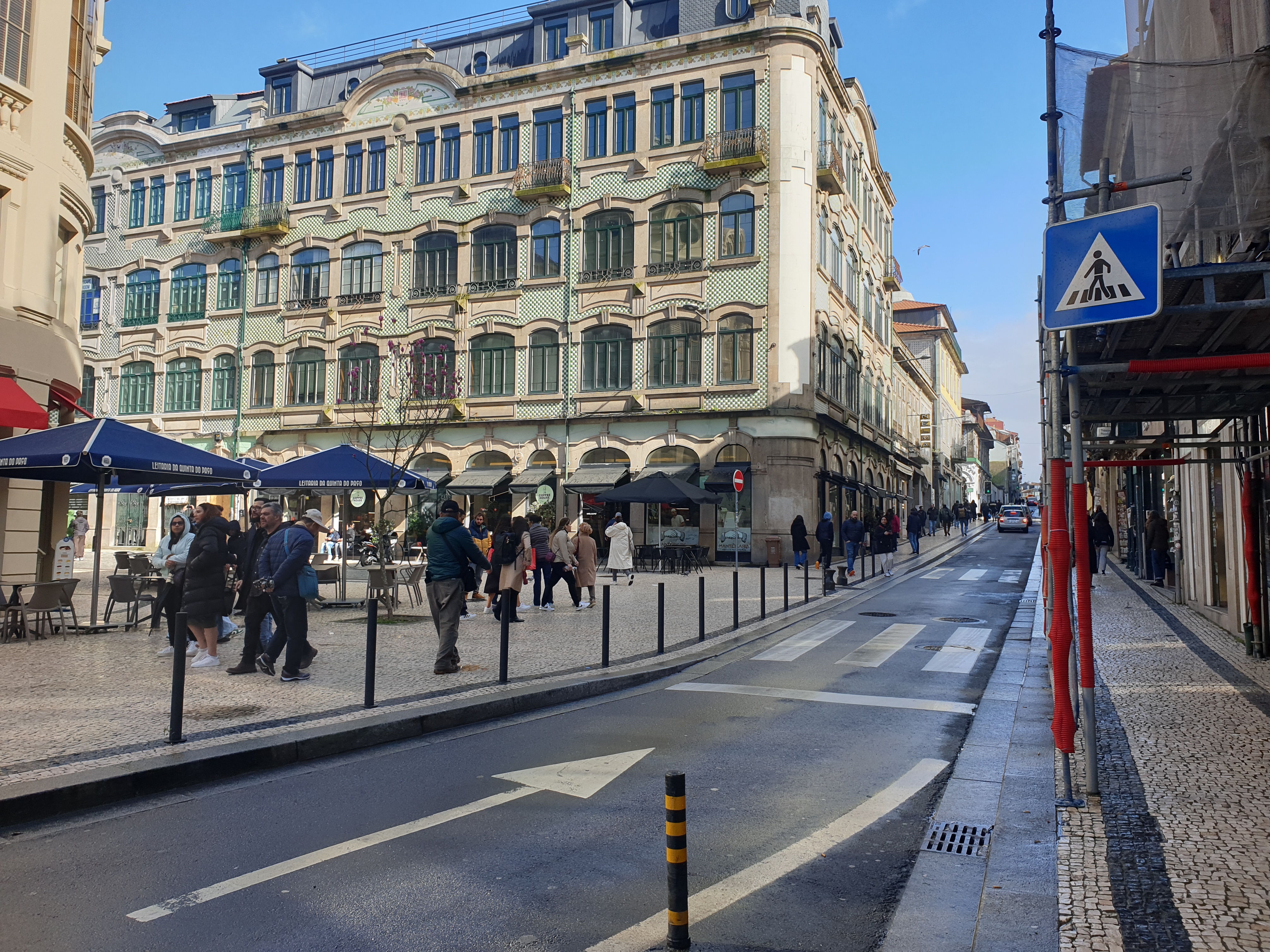 포르투 볼랑시장 입구 거리