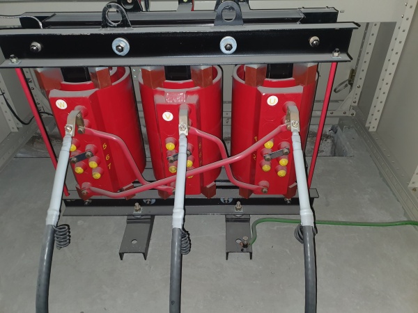 빨간색-몰드변압기