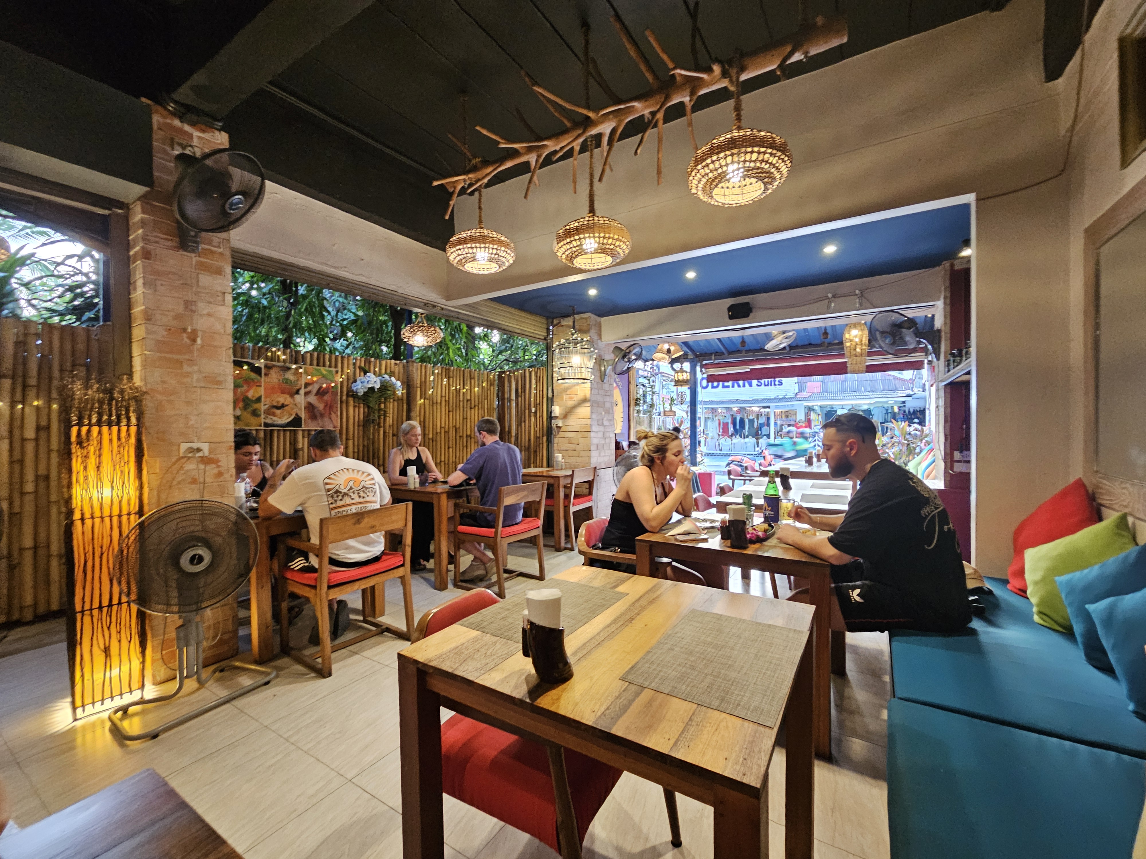 ์๋น ๋ด๋ถ ์ฌ์ง