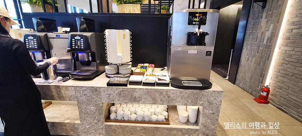 포포인츠 바이 쉐라톤 서울 명동 에볼루션 뷔페 런치 후기