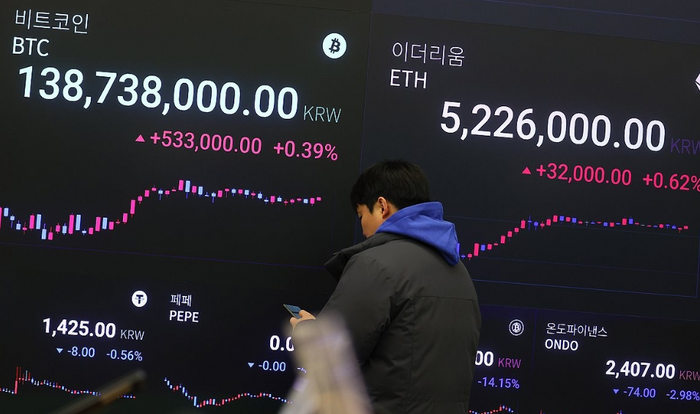 11일 서울 강남구 업비트 라운지 전광판 비트코인 시세.