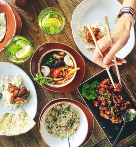 외식하는 이미지