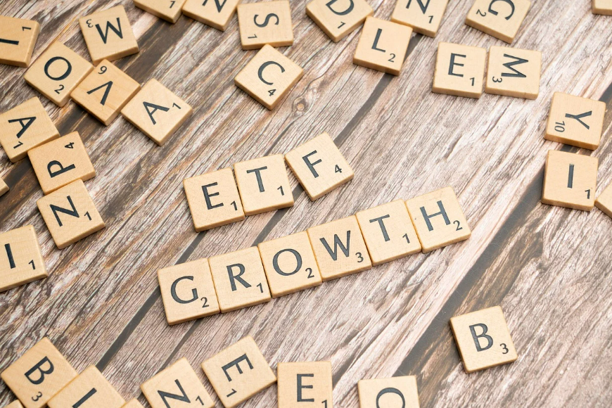 단어 카드가 모인 사진(ETF가 보임)