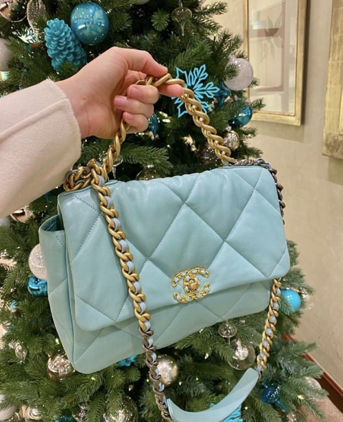 민트색 샤넬 19백