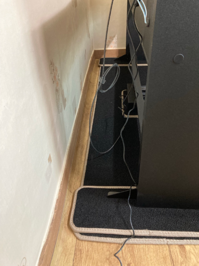 벽과의 간격 두기는 필수