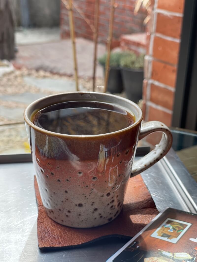 용산역 골목 한옥 동굴 감성 카페 - 따듯한 필터 커피