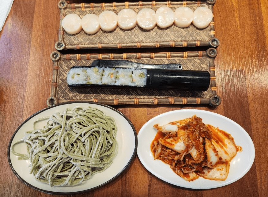 생방송투데이 미나리 샤브칼국수 김포 맛집