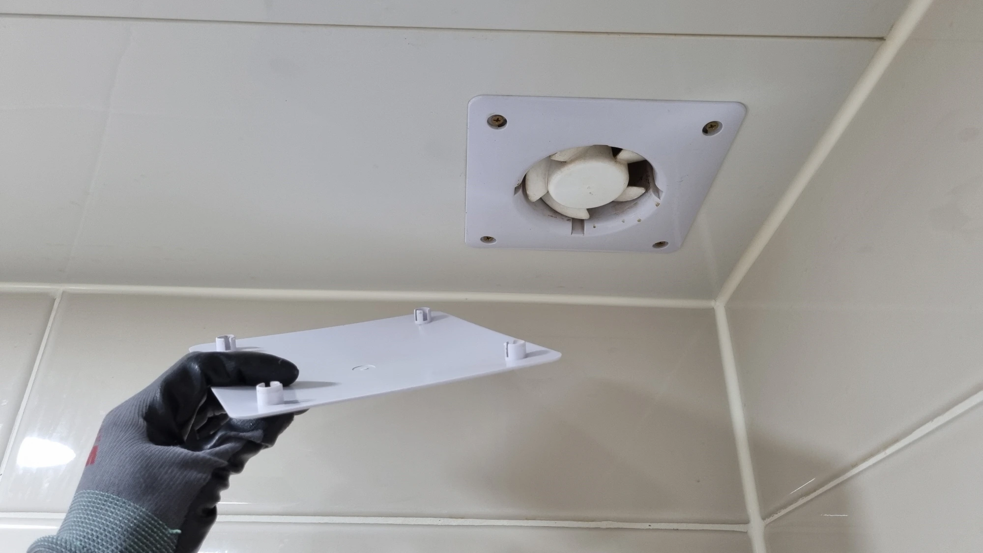 환풍기 커버 뗀 모습