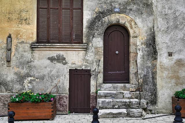 부동산 지역별 주택 규제가 차등 적용되는 제도적인 이유