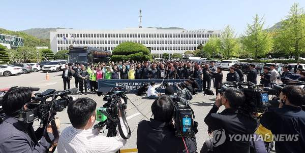 화물연대 물리적 충돌: 경남 경찰청 진입, 공권력 규탄 대치와 BGF리테일 교섭 갈등 심층 분석