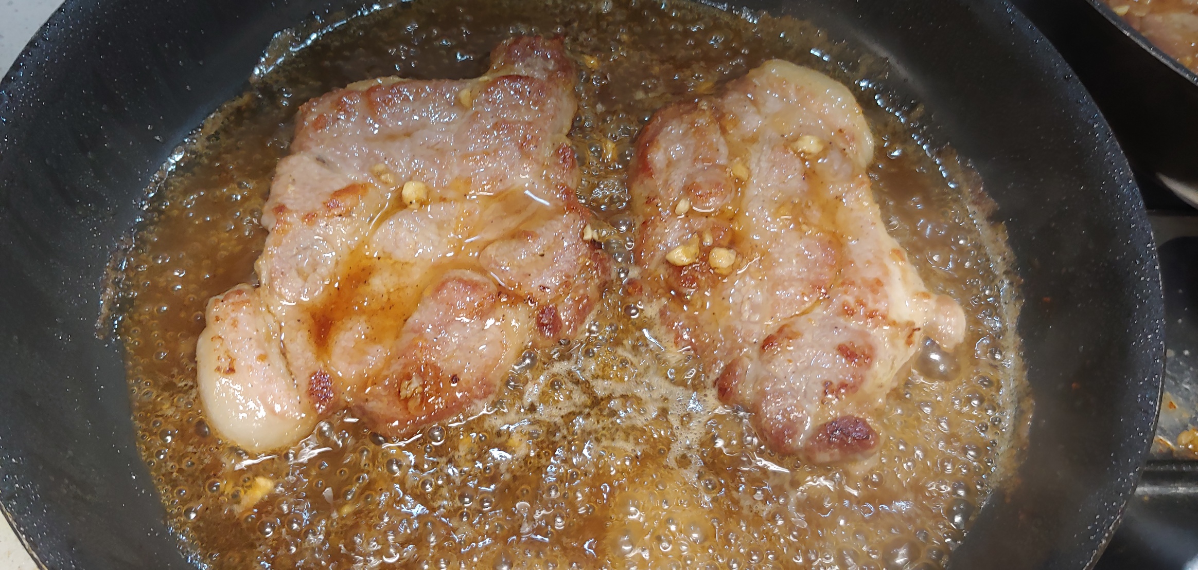 처음 이렇게 묽어보이는 소스는