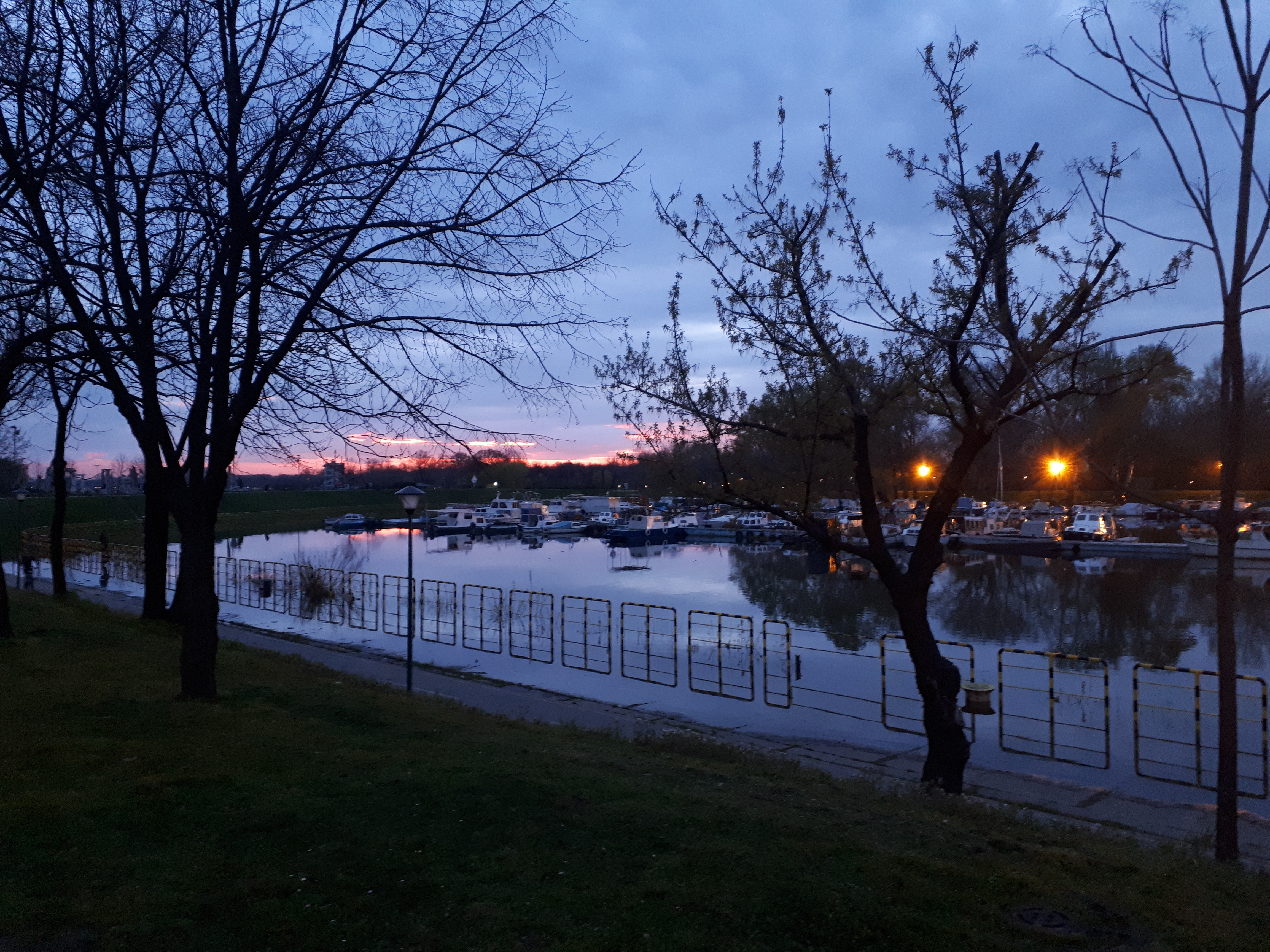 세르비아 베오그라드 석양과 도나우강