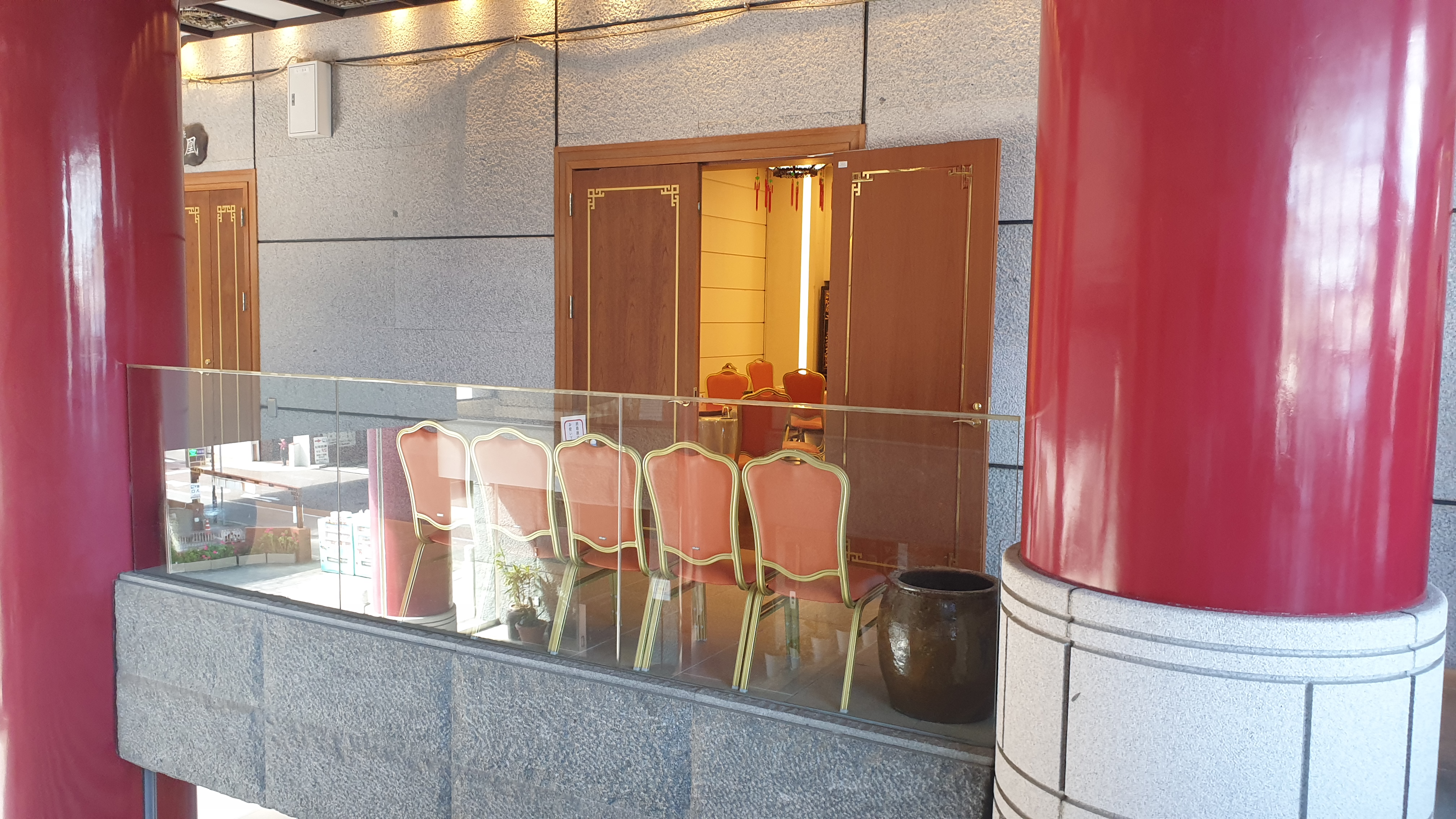 연회장 입구의 모습