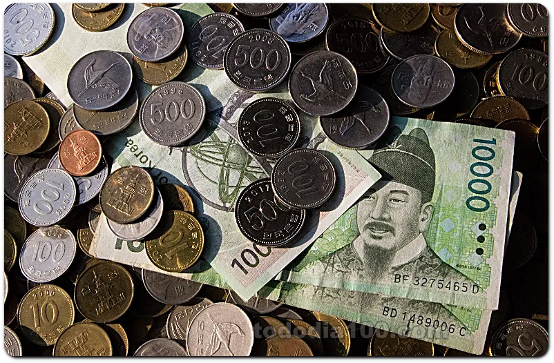 한국동전과 만원 지페