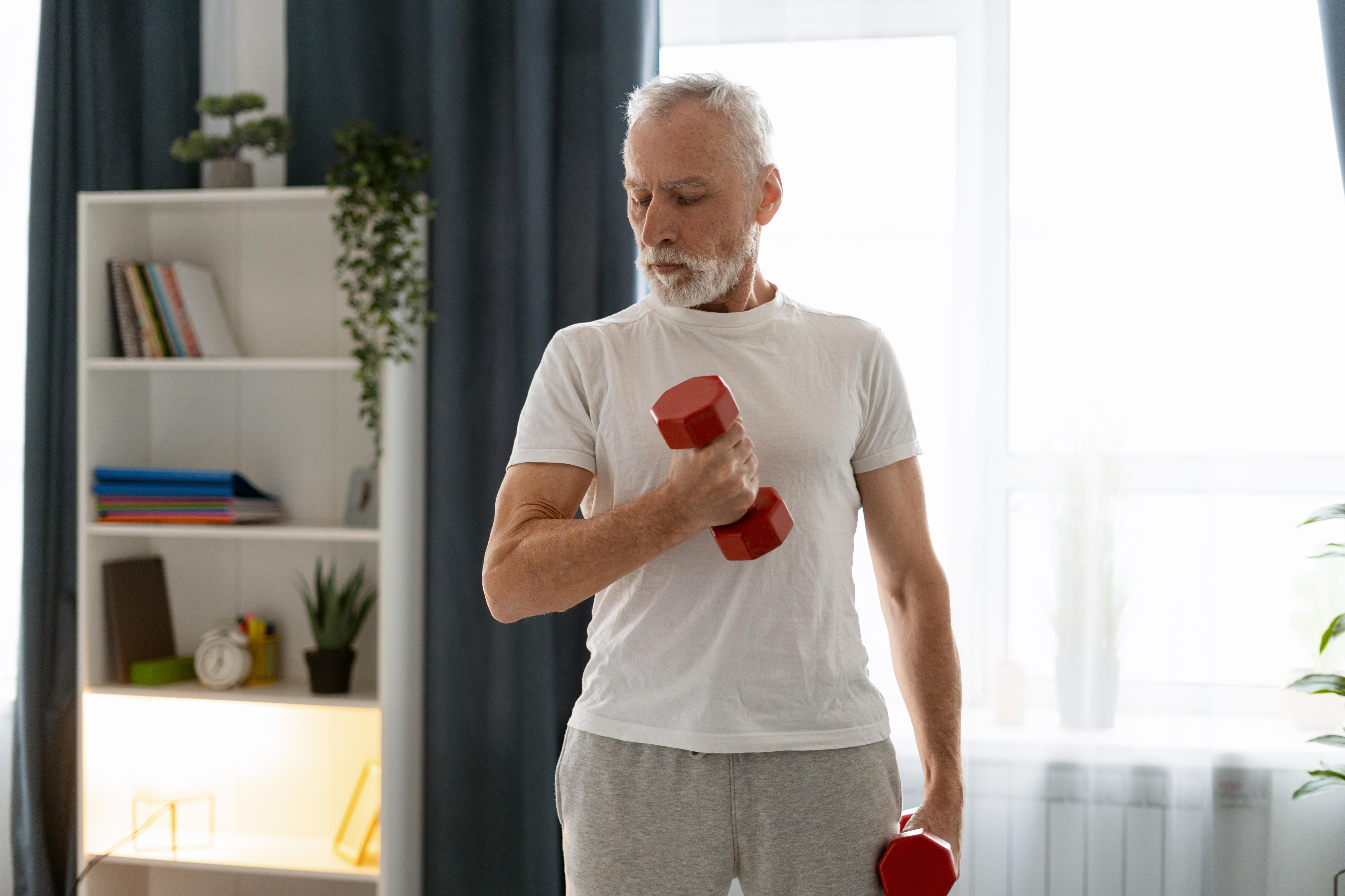 70세 강진의 식습관 (철저한 자기관리, 단백질 섭취, 노년기 운동)