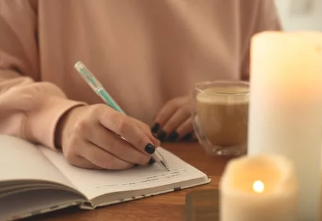 영어일기 쓰는 엄마의 모습