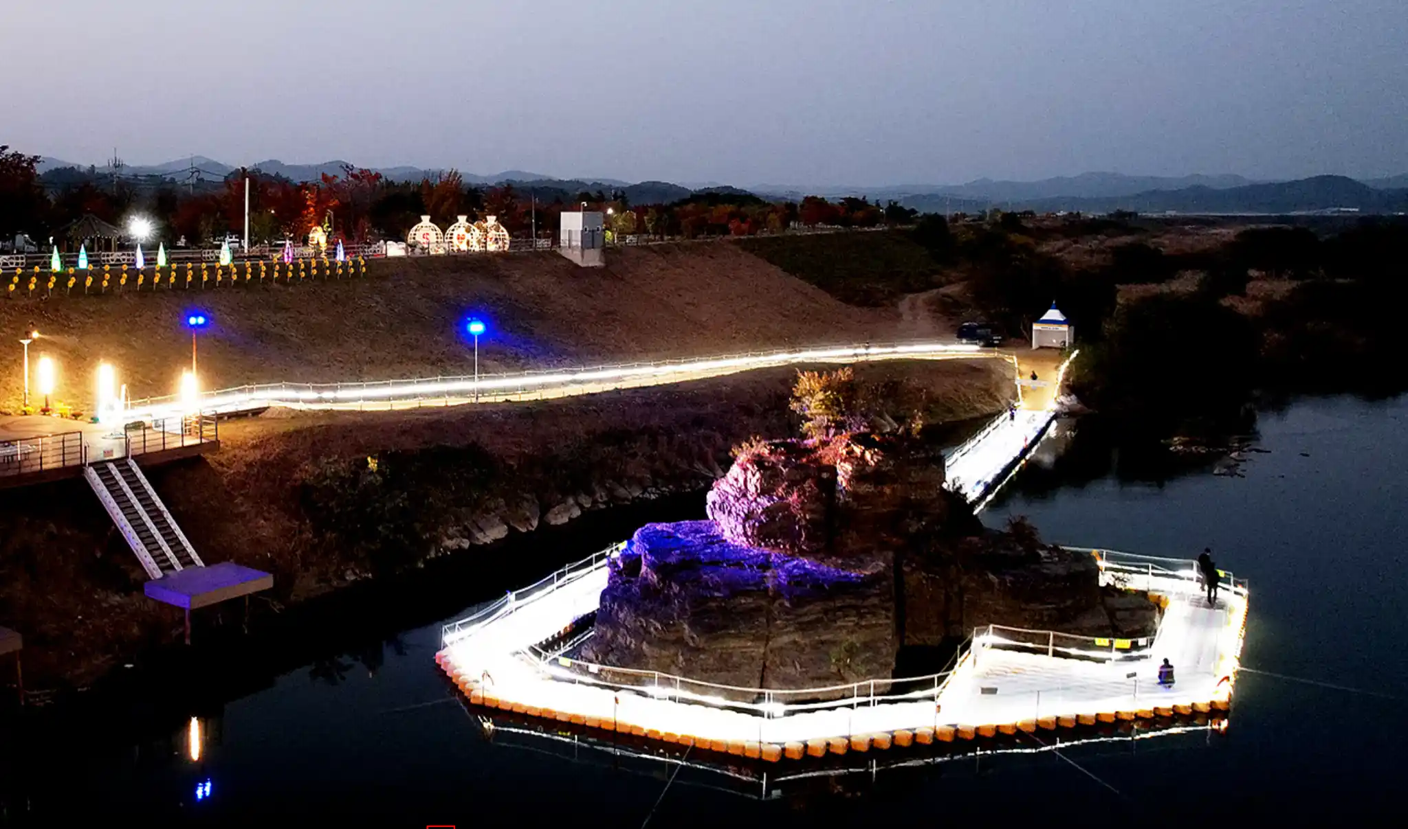 의령 솥바위와 리치리치 페스티벌 &ndash; 소원을 들어주는 부자의 명소