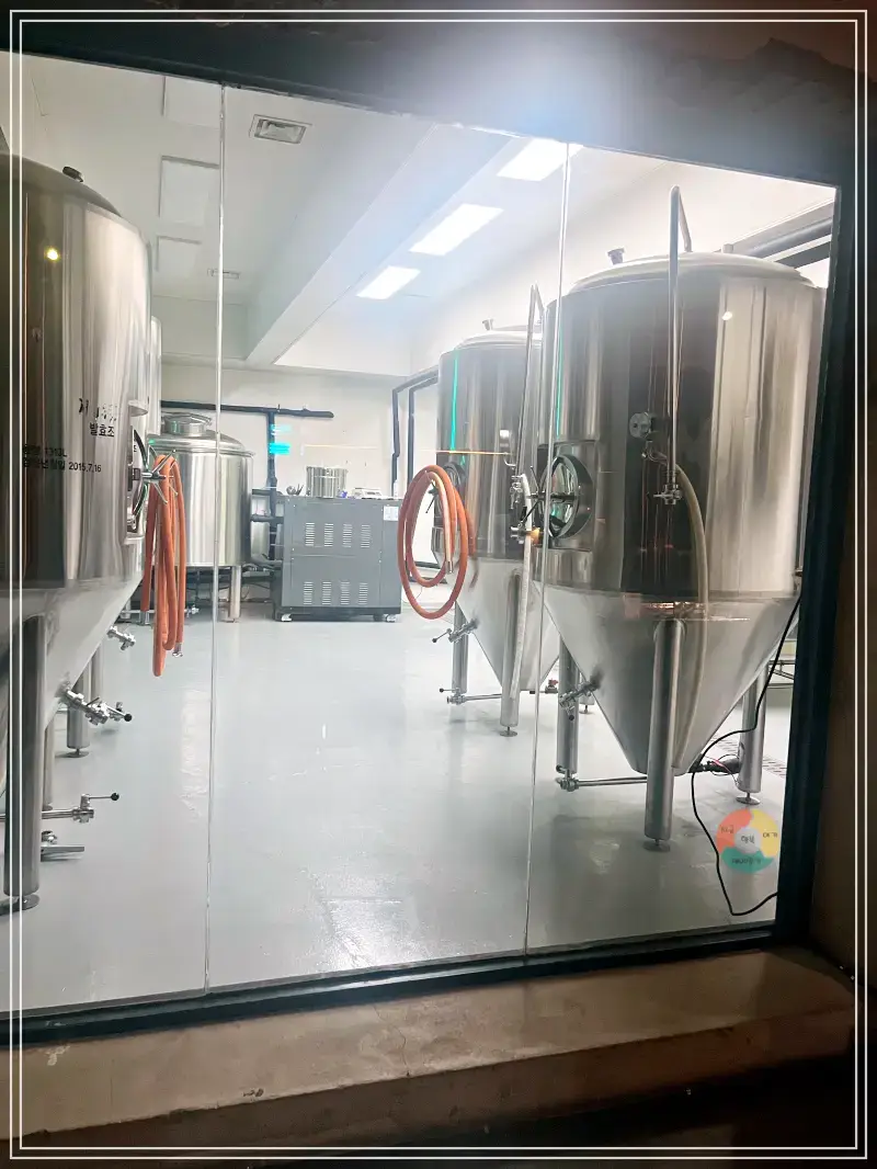 버드나무 브루어리_조제실-발효-큰통