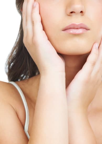 매끄러운 피부 만들기 &ndash; 기초 루틴부터 피부과 시술까지 완벽 정리