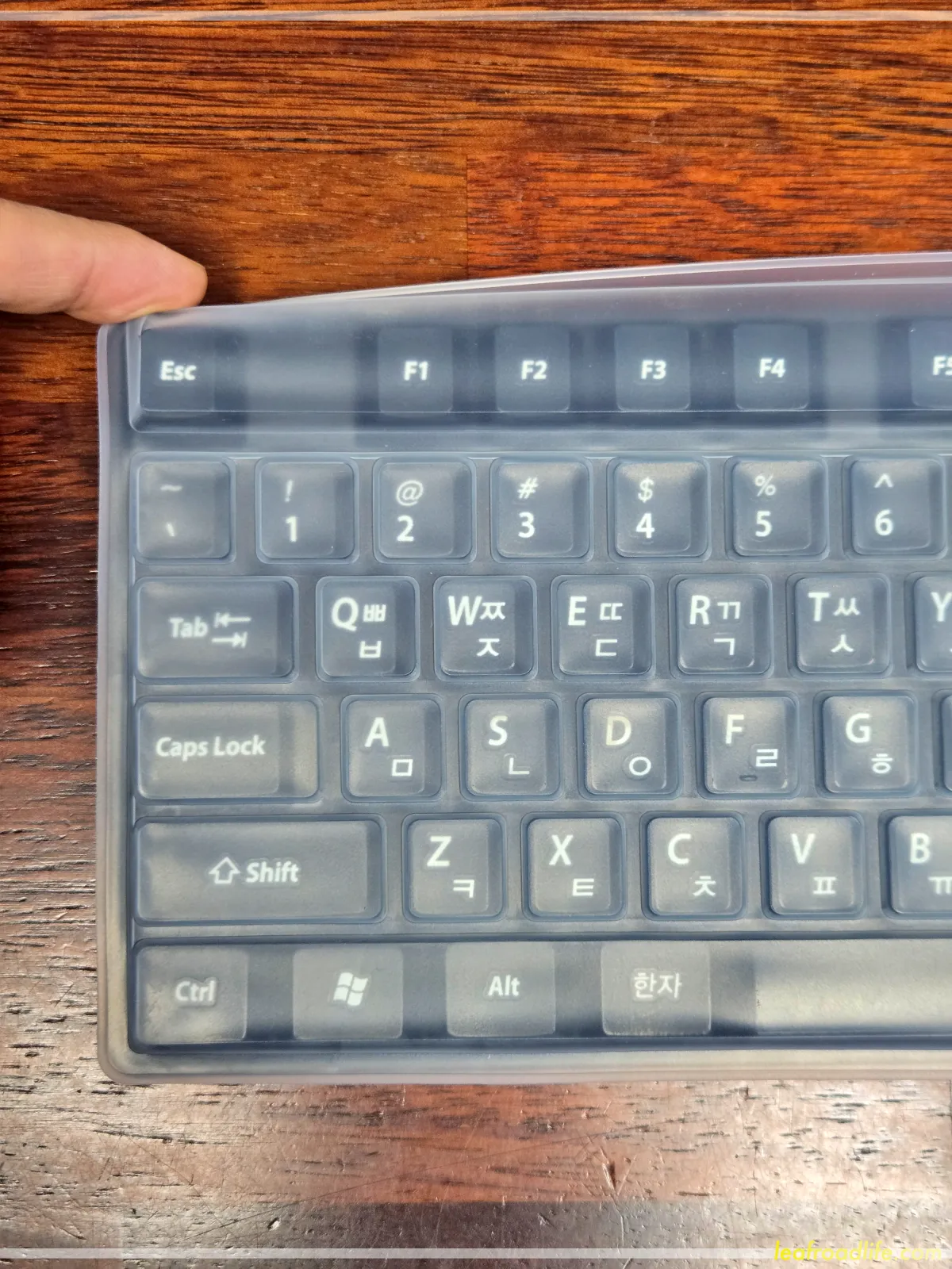 다이소-키보드커버-씌운-키보드-위쪽-남은-사진