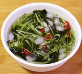 바다향 가득한 미역냉국 완성 모습