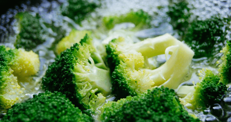 살짝 데친 브로콜리