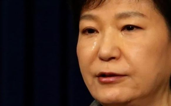 윤석열 대통령이 자신을 향해 발부된 체포영장 집행을 거부한 가운데 누리꾼들 사이에서 박근혜 탄핵정국 당시와 현 상황을 비교한 조롱성 '밈'이 화제다. [사진=온라인 커뮤니티]