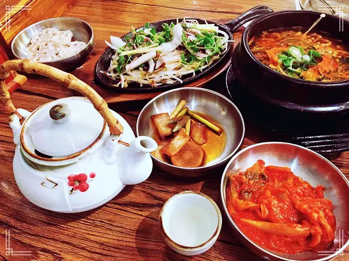 진심 가득 건강 담은 맛 시청역 북창동 맛집 추천 생방송투데이 약선 참게 연잎밥 전복 보리굴비 황태 떡갈비 한정식 게장과 메밀면의 만남! 게눈 감춘면 오늘방송 리얼 맛집