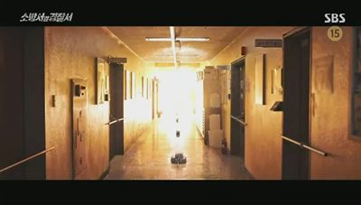 폭발이 일어나고 있는 복도