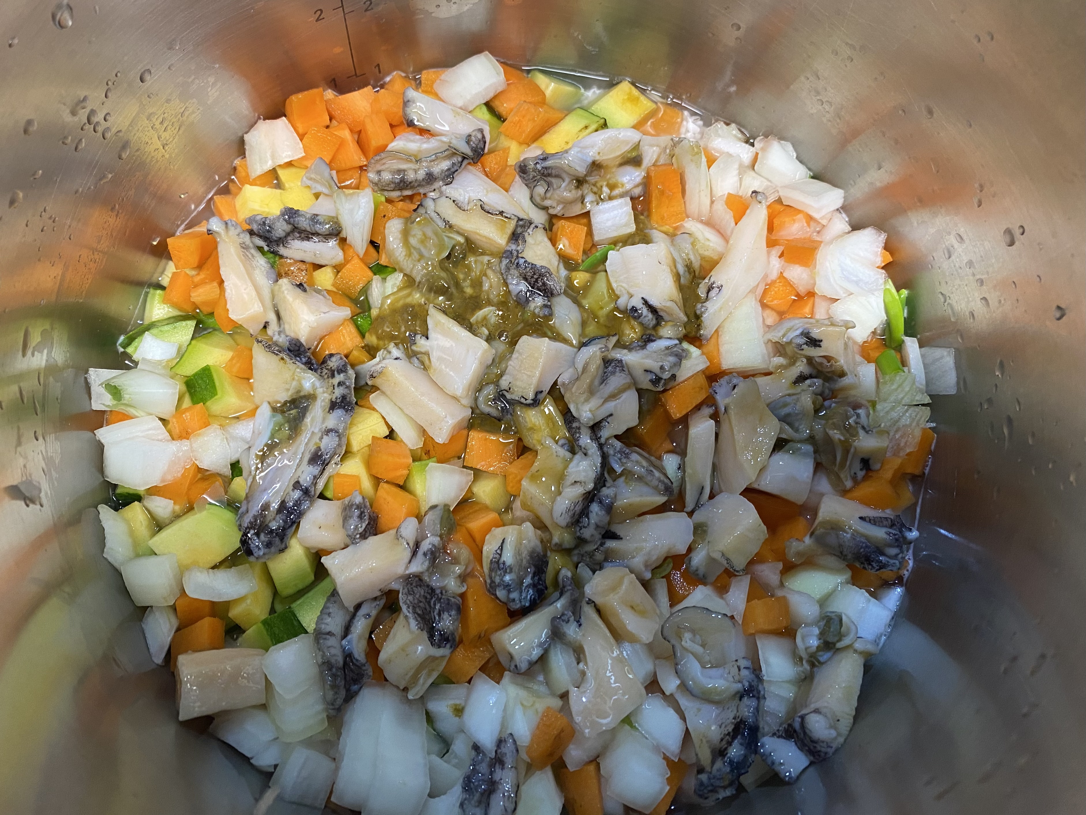 인스턴트팟에 전복과 전복 내장 넣은모습