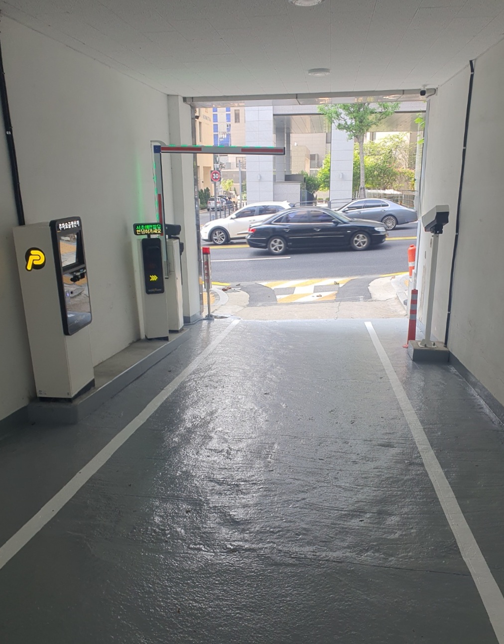 나이스파크는-무인주차시스템을-통해-100프로-무인-운영을-돕습니다.