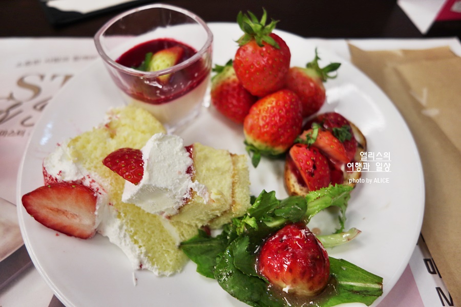 2023 빕스 딸기 퍼레이드 런치 솔직 후기 + 90% 할인쿠폰 샐러드바 가격