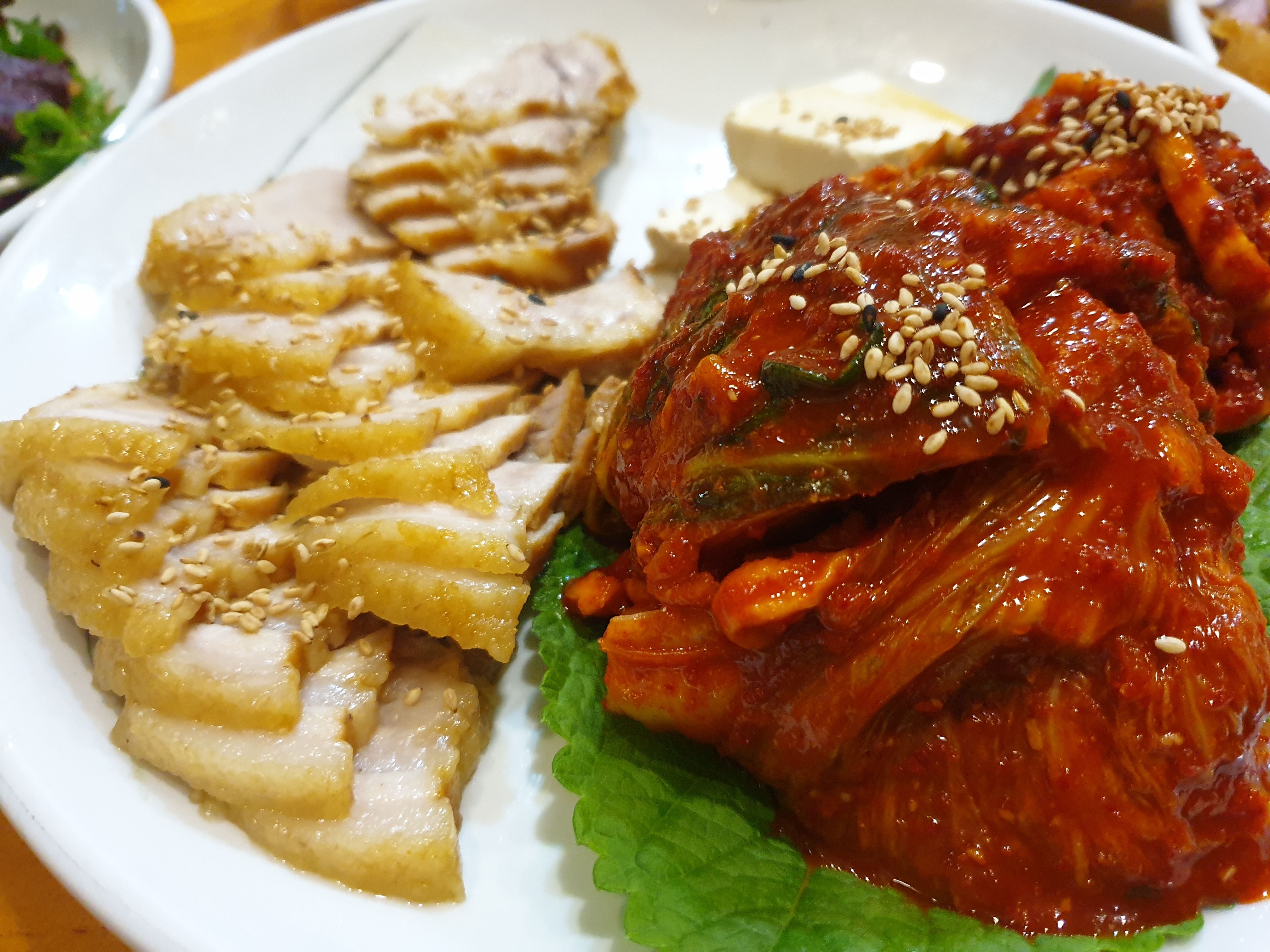 접시위의 보쌈과 김치