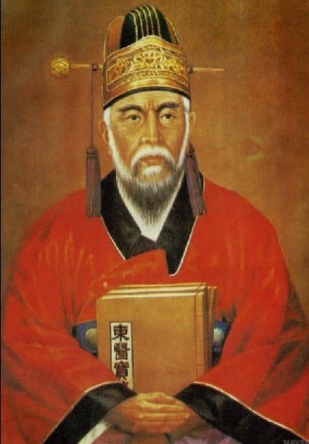 동의보감을 들고 있는 허준 초상화