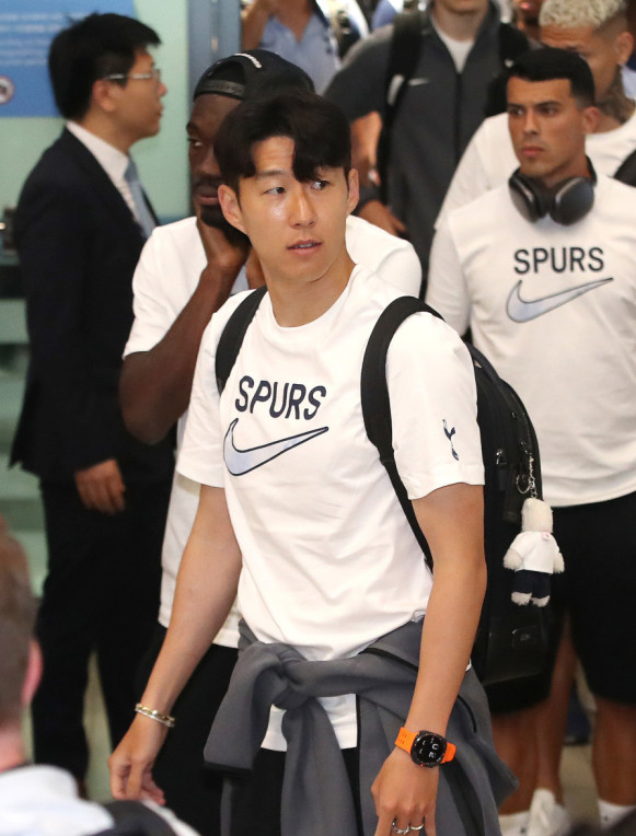 갤럭시 워치 울트라 차고 온 손흥민 입국!