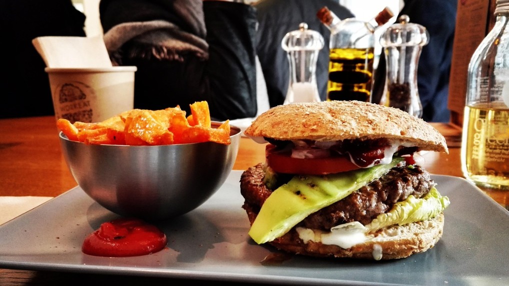 세계적으로 인기있는 슬로우푸드와 패스트푸드 비교