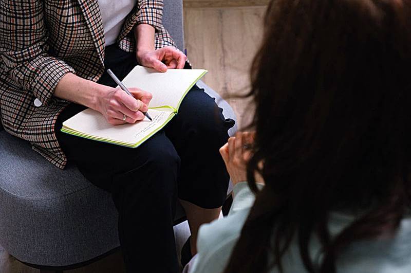 헥사코-테스트-결과-해석해주는-모습