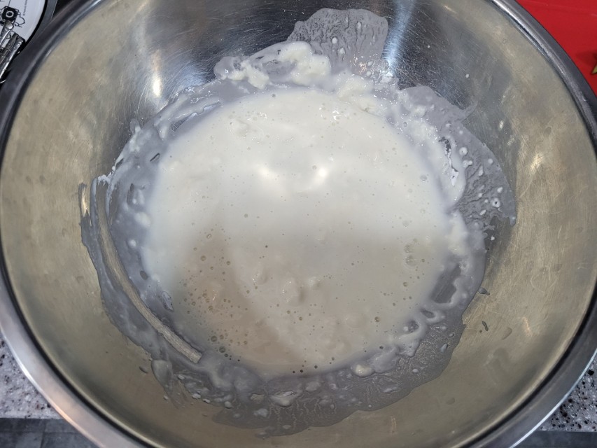 밀가루 반컵과 물 반컵으로 만든 1대1 반죽