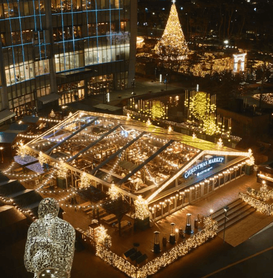 초대형 크리스마스 트리와 샤롯데 빌리지