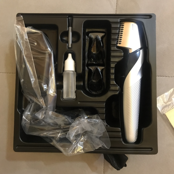 파나소닉 바디 트리머 ER-GK60 본체와 2mm·3mm·6mm 캡, 충전기, 청소솔, 오일 포함 구성품 세트