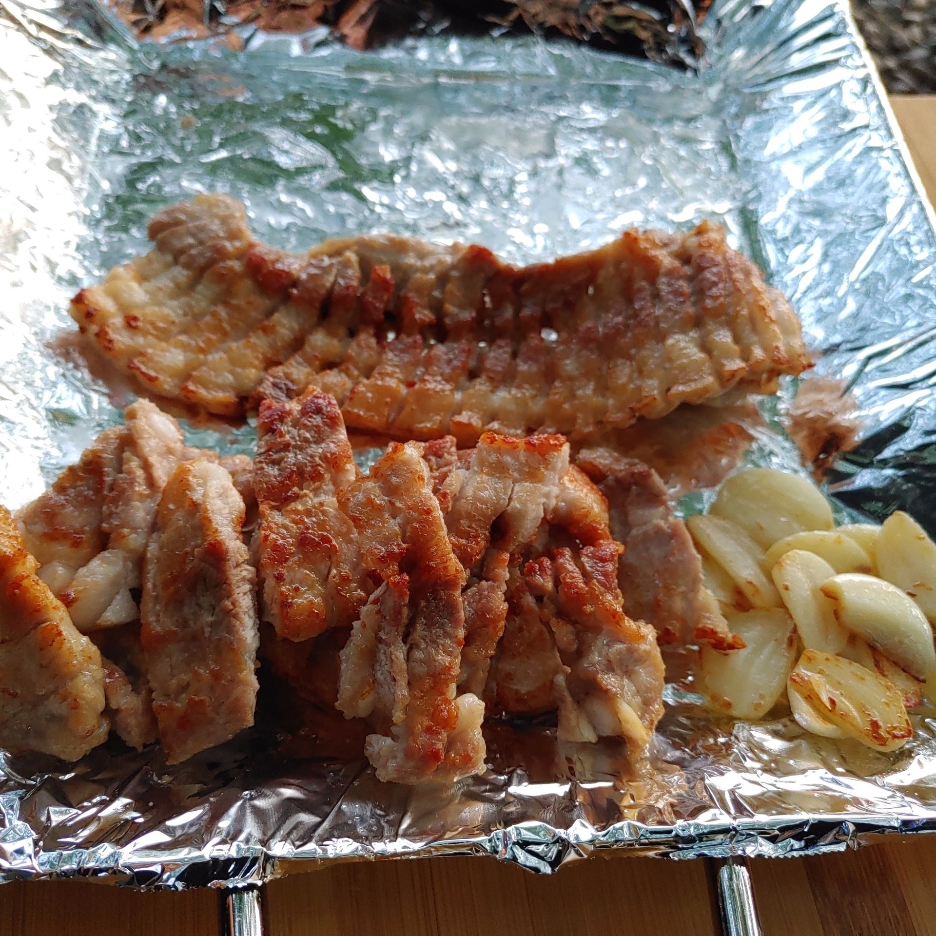 삼겹살_마늘_구운것