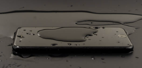 스마트폰 물에 빠졌을 때 대처법 완벽 가이드