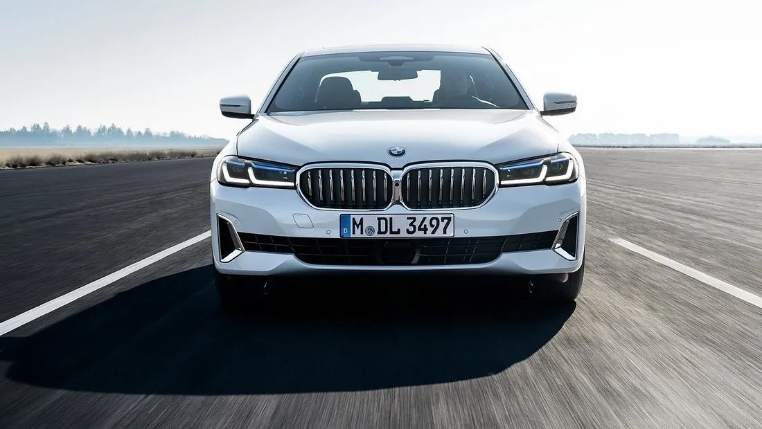 BMW 5 시리즈 가격 실구매가 모의견적 제원 옵션 카탈로그 내부 색상 디자인 인테리어 편의사양 안전사양 총정리