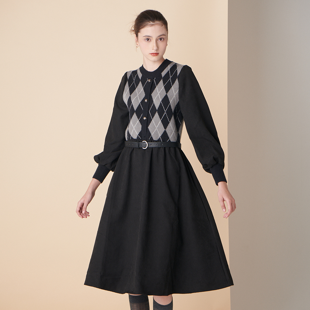 샤틴 온라인단독 아가일 체크 니트 원피스 O223T971