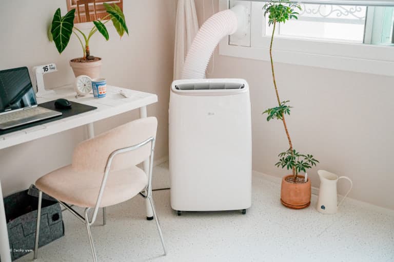 여름 냉방가전 비교: 창문형 vs 이동식 에어컨, 뭐가 더 나을까?