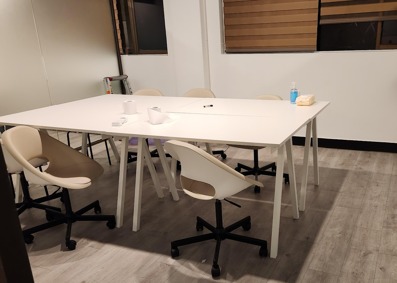 회의실 청소 전