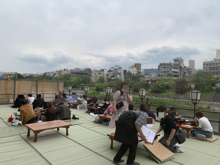 외부자리에서 보는 이즈모야 건물