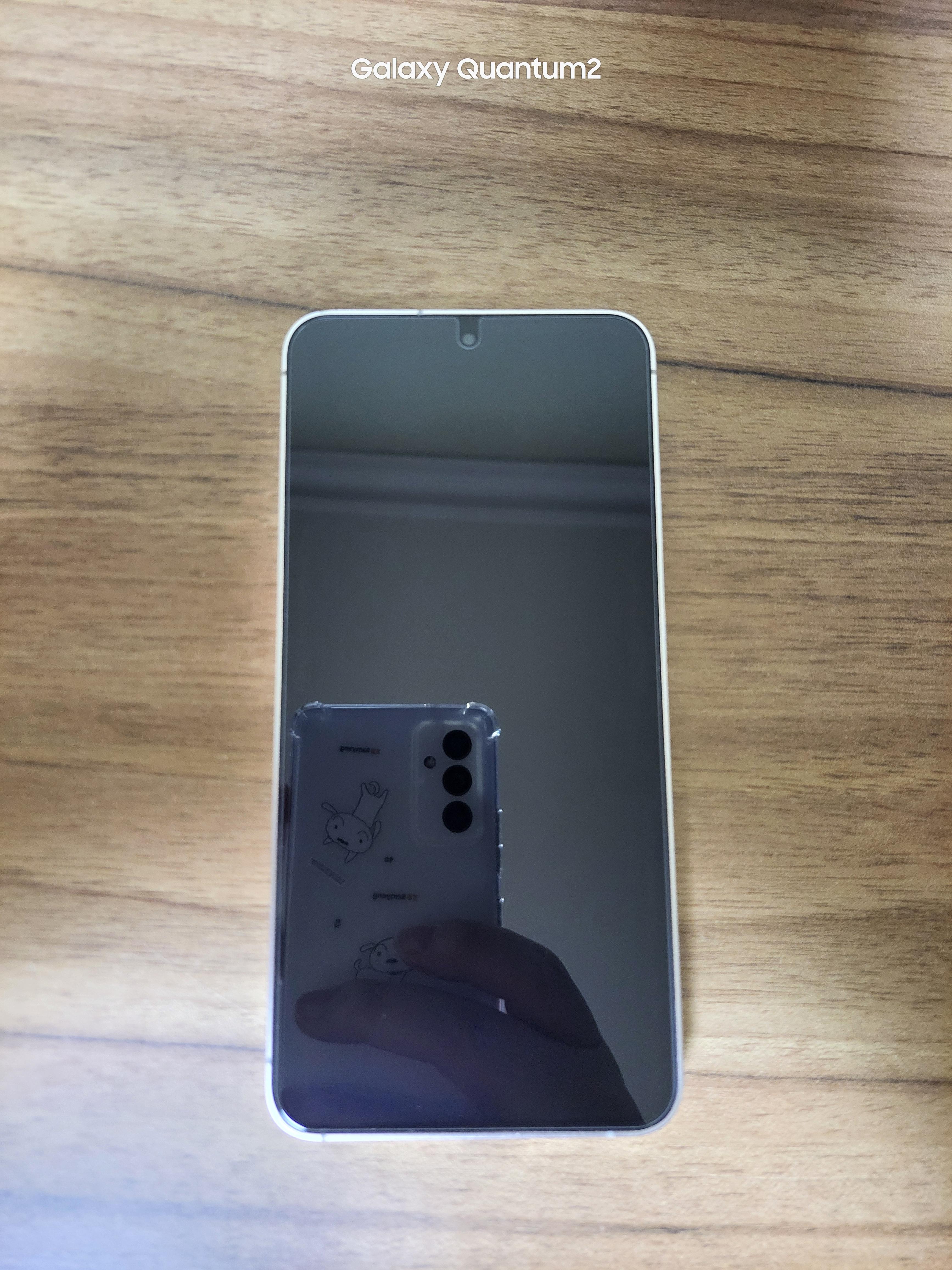 아주 완벽하게 S24 강화유리를 붙였습니다.