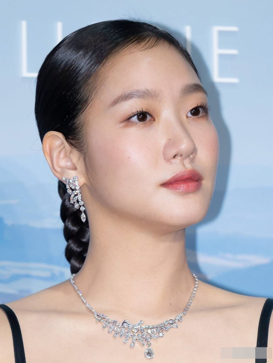 배우 김고은